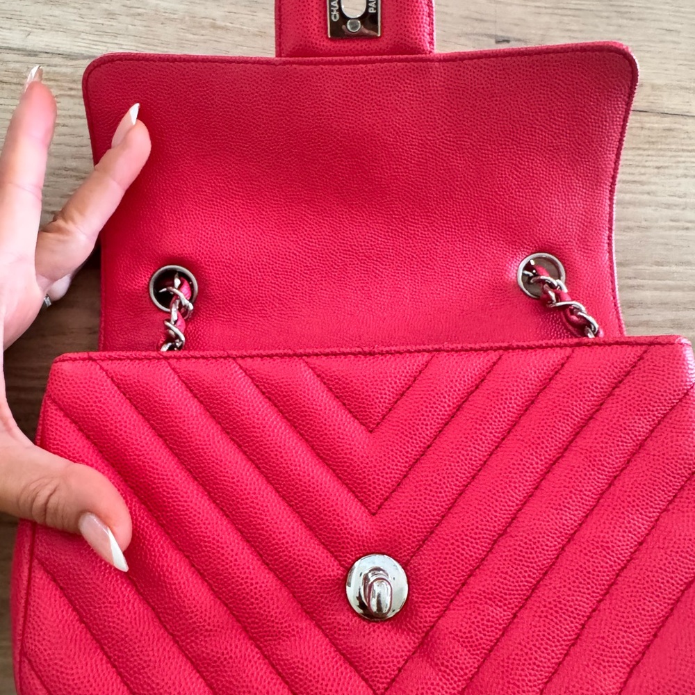 Chanel Red Chevron Crossbody Bag - Picture 6 of 9